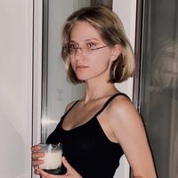 Анна Попова